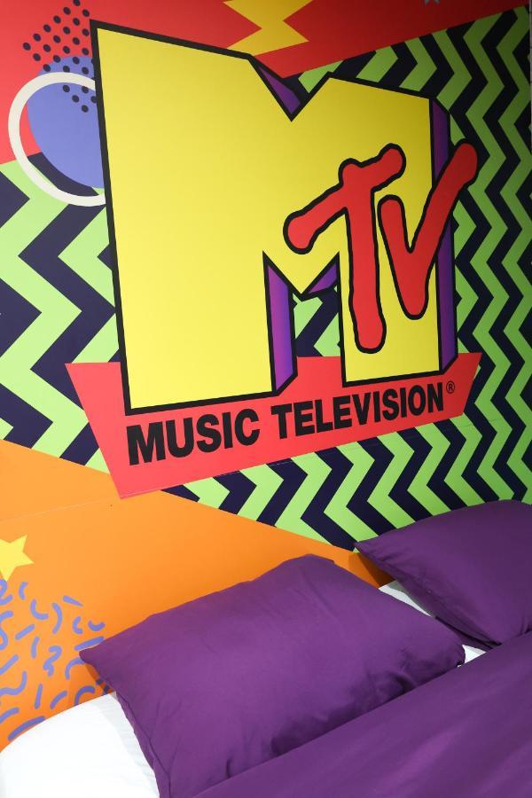 Capsule 90'S - Balneo - Sauna - Flipper - Billard - Netflix - Nintendo Switch & Jeux - Mons  Exterior foto
